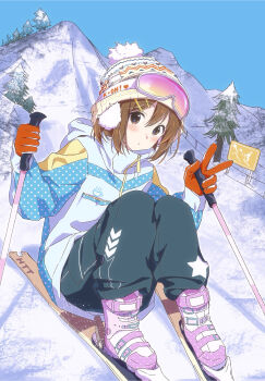 1girl absurdres black_pants blush boots brown_eyes copyright_name gloves goggles goggles_on_headwear hair_ornament hairclip hat highres hirasawa_yui holding_ski_pole hood hooded_jacket jacket k-on! mountainous_horizon orange_gloves outdoors pants pink_boots polka_dot polka_dot_jacket raglan_sleeves shaofangziran short_hair ski_pole skis snow solo tree v white_hat