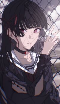 1girl absurdres arm_cutout black_hair black_shirt chain-link_fence chisa_(wuthering_waves) closed_mouth clothing_cutout commentary double_slash_(uphx3853) fence hair_ribbon highres long_hair long_sleeves looking_at_viewer outdoors pink_eyes red_ribbon ribbon shirt smile solo symbol-only_commentary tacet_mark_(wuthering_waves) upper_body wuthering_waves