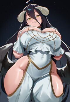 1girl ahoge albedo_(overlord) artist_name black_hair black_wings breasts clothing_cutout commentary copio covered_navel cowboy_shot curvy dark_background demon_girl demon_horns english_commentary feathered_wings gloves grin hair_between_eyes hands_on_own_chest highres hip_vent horns large_breasts long_hair looking_at_viewer low_horns low_wings overlord_(maruyama) smile solo white_gloves wings yellow_eyes