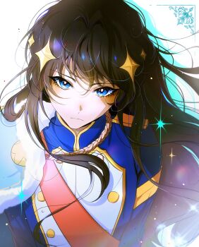 1girl arms_at_sides black_hair blue_eyes blue_jacket buttons closed_mouth commentary drop_shadow fur-trimmed_jacket fur_trim hair_between_eyes hair_ornament highres jacket jacket_on_shoulders kagura_hikari light_particles long_hair looking_at_viewer multicolored_jacket red_sash sanoon sash shoujo_kageki_revue_starlight shoulder_sash simple_background solo sparkle sparkle_hair_ornament symbol-only_commentary two-tone_jacket upper_body v-shaped_eyebrows white_background white_jacket