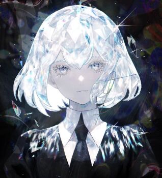 1other androgynous black_background black_necktie black_shirt blue_eyes closed_mouth collared_shirt colored_eyelashes commentary crystal crystal_hair diamond_(houseki_no_kuni) expressionless eyelashes gem gem_uniform_(houseki_no_kuni) glint glowing glowing_hair hair_between_eyes ham_melon_(iloha_24) houseki_no_kuni looking_at_viewer multicolored_hair necktie pale_skin portrait rainbow_hair shards shirt short_hair sidelocks solo symbol-only_commentary white_shirt wing_collar