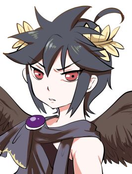 1boy ahoge angel angel_wings annoyed black_hair black_scarf dark_pit highres kid_icarus kid_icarus_uprising laurel_crown male_focus nintendo parted_lips red_eyes scarf simple_background solo upper_body uzuki_kouta white_background wings
