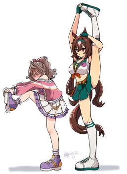 2girls ahoge animal_ears bare_shoulders belt bow breasts brown_hair crop_top ear_ornament faceless faceless_female failure female_trainer_(umamusume) fingerless_gloves flexible full_body gloves green_gloves green_hairband green_skirt hair_between_eyes hair_bow hairband highres horse_ears horse_girl horse_tail jacket kneehighs large_breasts leg_up long_hair long_sleeves looking_at_another midriff multicolored_hair multiple_girls navel open_clothes open_jacket pink_jacket pleated_skirt ponytail red_belt red_eyes ribbed_socks shaded_face shirt shoes simple_background sirius_symboli_(umamusume) skirt sleeveless sleeveless_shirt socks split standing standing_on_one_leg standing_split star_ornament streaked_hair tail toji_(y2toj2) trainer_(umamusume) umamusume very_long_hair white_background white_hair white_shirt white_skirt white_socks