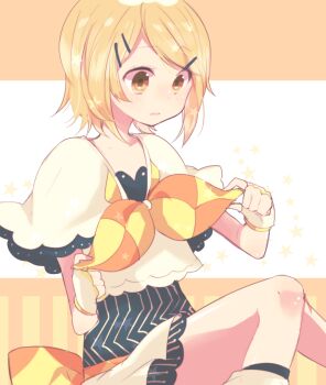 1girl aoi_choko_(aoichoco) blonde_hair female_focus fingerless_gloves gloves hair_ornament hairclip highres kagamine_rin project_diva_(series) project_diva_x shiny_skin short_hair simple_background sitting solo star_(symbol) vocaloid yellow_eyes