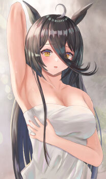 Rule 34 | 1girl, ahoge, animal ears, arm up, armpits, bare shoulders, black hair, blush, breasts, cleavage, collarbone, commentary request, hair between eyes, highres, horse ears, horse girl, long bangs, long hair, long hair between eyes, looking at viewer, manhattan cafe (umamusume), medium breasts, multicolored hair, naked towel, parted lips, solo, thurumu, towel, umamusume, very long hair, white hair, yellow eyes