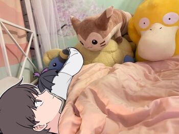 2boys 500_dollar_four_foot_tall_mareep_(meme) black_hair brown_eyes brown_hair character_doll closed_mouth doll florian_(pokemon) furret gen_1_pokemon gen_2_pokemon highres holding holding_doll indoors jacket kashima_momoki kieran_(pokemon) lying male_focus mareep meme multicolored_hair multiple_boys nintendo on_back on_side photo_background pokemon pokemon_sv psyduck purple_hair short_hair two-tone_hair under_covers white_jacket