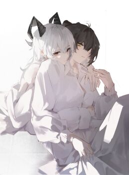 2girls absurdres alternate_costume arm_over_shoulder black_hair black_horns closed_mouth collared_shirt commentary curled_horns elyzerda female_rover_(wuthering_waves) hair_between_eyes hand_up hashtag-only_commentary highres horns hug hug_from_behind looking_at_viewer multiple_girls red_eyes rover_(wuthering_waves) shirt simple_background white_background white_hair white_shirt wuthering_waves yellow_eyes yuri zani_(wuthering_waves)