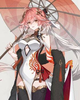 1girl ahoge alternate_costume bare_shoulders body_markings breasts bright_pupils center_opening changli_(wuthering_waves) china_dress chinese_clothes chinese_commentary cleavage_cutout clothing_cutout colored_extremities commentary_request covered_navel cowboy_shot dress feather_boa hair_between_eyes hair_extensions hair_intakes hair_ornament highres holding holding_umbrella large_breasts long_hair looking_at_viewer multicolored_hair oil-paper_umbrella orange_eyes parted_lips pink_hair red_hands ring_hair_extensions smile solo thighs twintails two-tone_hair umbrella very_long_hair watermark white_dress white_hair white_pupils wuthering_waves yingzi_hu_yu_kong