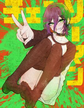 1girl absurdres black_choker black_shirt black_thighhighs blood blush chainsaw_man choker collarbone commentary double-parted_bangs feet fingernails full_body green_background green_eyes grenade_pin grin hair_between_eyes hair_bun hand_up hashtag-only_commentary highres knees_up long_hair_between_eyes long_sleeves looking_at_viewer mayoa no_shoes nosebleed orange_background paint_splatter purple_hair reze_(chainsaw_man) shirt short_hair single_hair_bun smile solo thighhighs thighs translation_request v