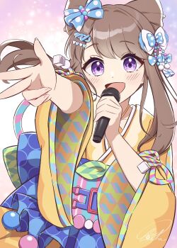 1girl :d blue_bow blue_sash bow bow-shaped_hair brown_hair commentary_request fujishima_megumi gradient_background hair_bow highres hisaka holding holding_microphone identity_(love_live!) japanese_clothes kimono link!_like!_love_live! looking_at_viewer love_live! microphone music official_alternate_costume open_mouth orange_kimono pink_background pink_sash polka_dot polka_dot_bow purple_eyes sash short_hair_with_long_locks singing smile solo three-quarter_sleeves two-tone_sash vertical-striped_sash virtual_youtuber wide_sleeves