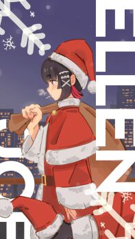 1girl alternate_costume black_hair blush breath candy capelet character_name city colored_inner_hair commentary ellen_joe english_commentary fins fish_tail food from_side fur-trimmed_capelet fur-trimmed_headwear fur-trimmed_jacket fur_trim hat hat_on_tail highres holding holding_sack jacket lollipop lollipop_in_mouth mole mole_under_eye multicolored_hair night outdoors pom_pom_(clothes) razor_blade_hair_ornament red_capelet red_eyes red_hat red_jacket red_nails sack santa_costume santa_hat scar scar_on_tail shark_girl shark_tail short_hair snowflakes solo tail upper_body winter yatta_puvuk zenless_zone_zero