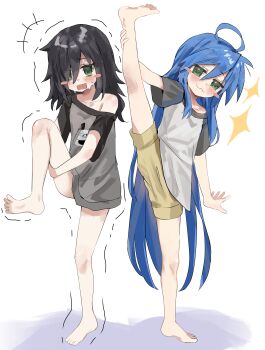2girls absurdres ahoge bags_under_eyes barefoot black_hair blue_hair blush_stickers brown_shorts commentary crossover english_commentary green_eyes grey_shirt highres izumi_konata kagana_helsuki kuroki_tomoko long_hair lucky_star multiple_girls off_shoulder open_mouth raglan_sleeves shirt shorts sparkle split standing standing_on_one_leg standing_split sweat t-shirt trembling very_long_hair watashi_ga_motenai_no_wa_dou_kangaetemo_omaera_ga_warui! wavy_mouth