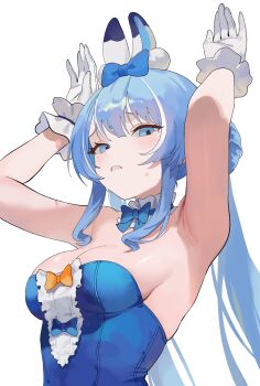 1girl animal_ears arahashi_tabi armpits arms_up blue_bow blue_bowtie blue_hair blue_leotard blush bow bowtie breasts cleavage collar commentary_request fake_animal_ears frilled_collar frills gloves highres large_breasts leotard long_hair looking_at_viewer multicolored_hair nbee_ya orange_bow playboy_bunny rabbit_ears rabbit_pose simple_background sleeveless solo stellive strapless strapless_leotard sweatdrop teeth two-tone_hair upper_body virtual_youtuber white_background white_gloves white_hair white_streaks