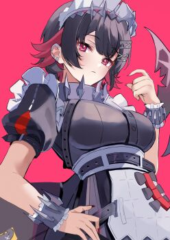 1girl absurdres apron belt black_dress black_hair breasts closed_mouth colored_inner_hair dress earclip ellen_joe fins fish_tail frilled_wristband hairband hand_on_own_hip hand_up highres large_breasts looking_at_viewer metal_hairband mole mole_under_eye multicolored_hair nakano_kura razor_blade_hair_ornament red_background red_eyes red_nails scar scar_on_tail shark_girl shark_tail short_hair solo spiked_headband tail upper_body waist_apron white_apron zenless_zone_zero