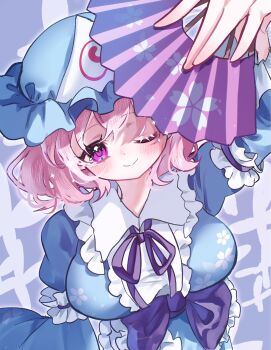 1girl ;) arm_at_side arm_up blue_background blue_hat blue_kimono closed_mouth commentary_request floral_print floral_print_kimono frilled_kimono frilled_shirt_collar frills hand_fan hat highres japanese_clothes kimono long_sleeves looking_at_viewer mob_cap neck_ribbon one_eye_closed outstretched_arm pink_hair print_kimono purple_eyes purple_ribbon purple_sash ribbon saigyouji_yuyuko sash sleeve_garter smile solo sparkle touhou triangular_headpiece yashikikoi