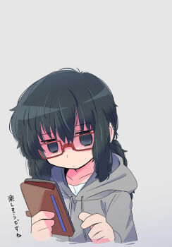 1girl :< bags_under_eyes black_hair cellphone commentary eyebrows_hidden_by_hair freckles grey_background grey_eyes grey_hoodie hair_between_eyes highres holding holding_phone hood hoodie jimiko jitome messy_hair mob_face original phone rascal_(feuille) red-framed_eyewear shaded_face simple_background solo translated