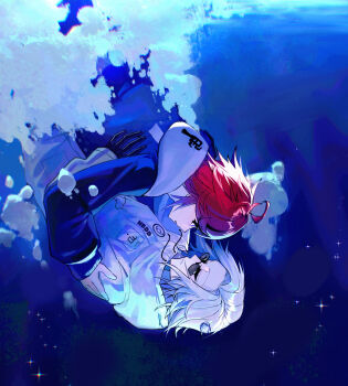 2boys 32017 absurdres ahoge aotsuki_eito black_gloves black_jacket blue_background blue_eyes bubble chinese_commentary closed_eyes commentary_request drawstring gloves grey_hair hand_on_another&#039;s_arm hands_on_another&#039;s_back highres hood hood_down jacket long_sleeves male_focus multiple_boys red_hair short_hair sinking sparkle submerged sumino_takumi sunglasses the_hundred_line_-last_defense_academy- upside-down white_jacket