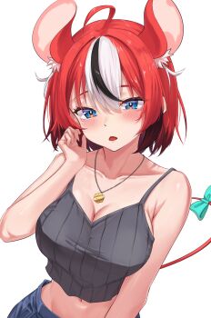 1girl ahoge alternate_costume alternate_hairstyle animal_ear_fluff animal_ears bare_arms black_hair blue_eyes bow breasts commentary crop_top double-parted_bangs grey_tank_top hair_between_eyes hakos_baelz hand_up highres hololive hololive_english ilie_ilie jewelry large_breasts looking_at_viewer midriff mouse_ears mouse_girl mouse_tail multicolored_hair navel necklace open_mouth red_hair ribbed_tank_top short_hair simple_background solo streaked_hair tail tail_bow tail_ornament tank_top triangle_mouth upper_body virtual_youtuber white_background white_hair