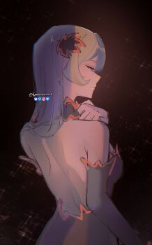 1girl absurdres backless_outfit detached_sleeves dungeon_ni_deai_wo_motomeru_no_wa_machigatteiru_darou_ka freya_(danmachi) grey_hair hair_ornament highres knowname long_hair purple_eyes solo