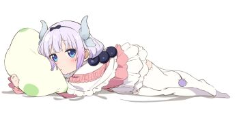 1girl beads black_bow blush bow bow_hairband commentary_request dragon_girl dragon_horns full_body gradient_hair hair_beads hair_ornament hairband highres horns hugging_object kanna_kamui kobayashi-san_chi_no_maidragon looking_at_viewer lying multicolored_hair nyum on_side pillow pillow_hug purple_hair simple_background solo sphere_hair_ornament tail thighhighs white_background white_thighhighs