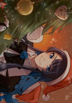 1girl ado_(utaite) adorozatorumary black_bow black_bowtie black_hair blue_eyes blue_hair bow bowtie chando_(ado) christmas_ornaments christmas_tree collared_shirt colored_inner_hair commentary ha-chan_(ado) hat highres keeko_(kk_0012) long_hair mole mole_under_eye multicolored_hair sanrio santa_hat shirt sideways solo symbol-only_commentary upper_body utaite white_shirt
