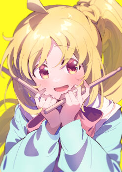 1girl absurdres ahoge blonde_hair blue_hoodie bocchi_the_rock! bow bowtie collared_shirt commentary_request drumsticks hands_on_own_face hands_up highres holding holding_drumsticks hood hood_down hoodie ijichi_nijika long_hair long_sleeves looking_at_viewer open_mouth red_bow red_bowtie red_eyes serizawa_serizane shirt side_ponytail sidelocks simple_background smile solo tareme upper_body very_long_hair white_shirt yellow_background