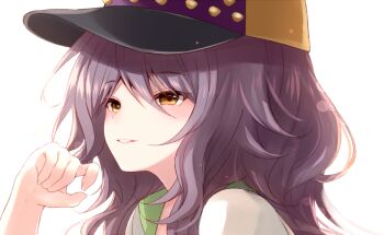 1girl alternate_costume gina_(gnosia) gnosia hair_between_eyes hat heterochromia looking_at_viewer medium_hair purple_hair rocomani shirt short_sleeves simple_background smile solo upper_body wavy_hair white_background