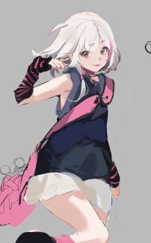 1girl arm_at_side bag black_arm_warmers black_tank_top character_request closed_mouth commentary copyright_request cowboy_shot grey_background hand_up highres looking_at_viewer multicolored_hair nail_polish parted_lips pink_bag pink_streaks purple_nails short_hair short_shorts shorts shoulder_bag simple_background smile solo standing standing_on_one_leg streaked_hair striped_arm_warmers tank_top unfinished white_hair white_shorts yi_shin_jian