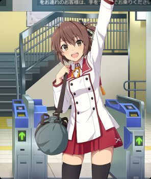 1girl :d arm_up bag black_ribbon black_thighhighs blush breasts brown_eyes brown_hair buttons cowboy_shot dot_nose double-breasted duffel_bag etou_kanami fare_gate game_cg grey_bag hair_ribbon holding holding_bag long_sleeves looking_at_viewer medium_breasts minoseki_gakuin_uniform official_art one_side_up open_mouth railing red_sailor_collar red_skirt ribbon sailor_collar school_uniform shirt short_hair skirt smile solo stairs subway_station teeth thighhighs third-party_source tile_floor tiles toji_no_miko toji_no_miko:_kizamishi_issen_no_tomoshibi translation_request upper_teeth_only white_shirt zettai_ryouiki