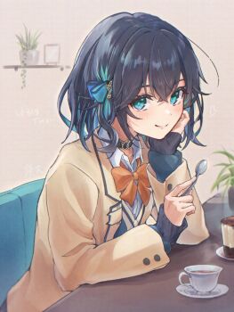 1girl aqua_eyes aqua_hair black_choker black_hair blue_bow blue_sweater blurry bow bowtie bright_pupils brown_background cake chair choker chromatic_aberration closed_mouth collarbone collared_shirt commentary_request cowlick crossed_bangs cup depth_of_field double-parted_bangs elbows_on_table food hair_between_eyes hair_bow hand_on_own_cheek hand_on_own_face hands_up heart highres holding holding_spoon index_finger_raised jacket lapels layered_sleeves long_sleeves looking_at_viewer medium_hair miyamai_moca multicolored_hair on_chair orange_bow orange_bowtie plant plate potted_plant shelf shirt simple_background sleeves_past_wrists smile solo sparkle spoon streaked_hair suama_(haruichi) sweater table tea teacup translation_request two-tone_hair upper_body voicepeak white_shirt yellow_jacket