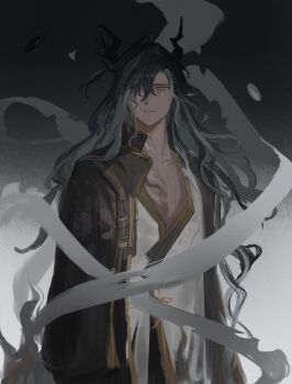1boy absurdres arknights black_hair black_jacket commentary_request dragon_boy dragon_horns gradient_background grey_background grey_eyes hair_over_one_eye highres horns jacket long_hair long_sleeves looking_at_viewer male_focus multicolored_hair parted_lips pointy_ears shirt solo streaked_hair upper_body wang_(arknights) white_shirt yomotobi