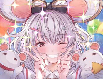 1girl ;d animal_ear_hairband animal_ears arutoria_(187497382) bob_cut bow_hairband commentary_request double-parted_bangs double_v fake_animal_ears granblue_fantasy grey_hair grin hair_ornament hairband hairclip medium_hair mouse_(animal) mouse_ears one_eye_closed open_mouth portrait red_eyes red_hairband sailor_collar shirt smile solo sparkle v vikala_(granblue_fantasy) white_sailor_collar white_shirt