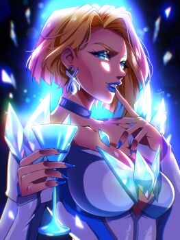 1girl black_background blonde_hair blue_eyes blue_lips blue_nails blue_trim blunt_ends breasts choker cleavage commentary crystal cup earrings emma_frost glowing grin highres holding holding_cup jewelry large_breasts looking_at_viewer looking_to_the_side marvel marvel_rivals mingway short_hair smile solo teardrop_earrings upper_body white_choker x-men