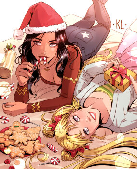 2girls artist_name ass bishoujo_senshi_sailor_moon black_hair black_nails blonde_hair blue_eyes blush bottle bow box breasts brown_eyes candy candy_cane casual christmas cleavage collarbone cookie crossover dc_comics denim diana_prince double_bun food gift gingerbread_man green_shirt hair_bun hat highres holding holding_candy holding_candy_cane holding_food holding_gift holly jacket jeans jewelry kath_lobo light_particles lips lollipop long_hair long_sleeves looking_at_viewer multiple_girls nail_polish on_blanket pants pendant pink_skirt pleated_skirt red_bow red_shirt santa_hat shirt sidelocks skirt smile sparkle tsukino_usagi twintails two-tone_shirt white_jacket wine_bottle wonder_woman wonder_woman_(series) yellow_shirt