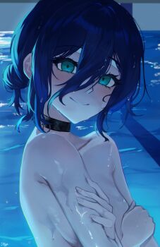 1girl absurdres black_choker blue_hair blush breasts chainsaw_man choker closed_mouth commentary covering_breasts covering_privates green_eyes hair_between_eyes highres jinya looking_at_viewer medium_breasts nude partially_submerged pool reze_(chainsaw_man) short_hair smile solo symbol-only_commentary upper_body wet