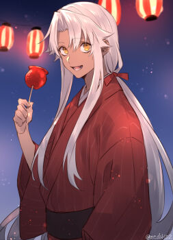 1boy amakusa_shirou_(fate) amakusa_shirou_(third_ascension)_(fate) candy_apple commentary_request dark-skinned_male dark_skin fate/apocrypha fate_(series) food highres holding holding_candy_apple holding_food japanese_clothes kimono lantern long_hair male_focus orange_eyes paper_lantern ponytail red_kimono sidelocks solo tofu_(bean359) twitter_username very_long_hair white_hair