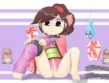 >_< 1girl ass barefoot blush bottomless brown_hair cleft_of_venus closed_eyes hair_ornament japanese_clothes kimono loli momohime monkey no_panties obi oboro_muramasa penan_garan pussy sash simple_background soul tongue tongue_out uncensored