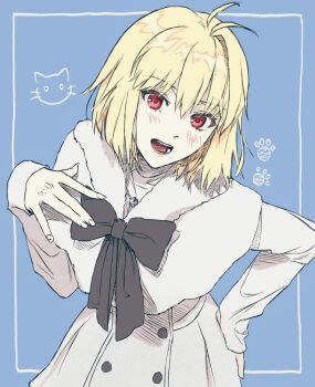 1girl :d ahoge arcueid_brunestud black_bow blonde_hair blush bow buttons capelet cat cherroppi commentary_request dress fur_capelet hair_intakes hand_on_own_chest hand_on_own_hip happy highres jewelry korean_commentary leaning_forward looking_at_viewer necklace official_alternate_costume open_mouth paw_print short_hair sidelocks smile sweater tsukihime tsukihime_(remake) turtleneck turtleneck_sweater white_capelet white_dress