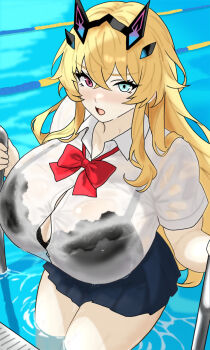 1girl barghest_(fate) blonde_hair blush breasts fate/grand_order fate_(series) green_eyes heterochromia highres horns huge_breasts long_hair looking_at_viewer open_mouth pool poolside red_eyes school_uniform solo thighs water wet wet_clothes yom_(yom4_e)