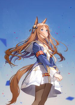 1girl absurdres animal_ears armband black_pantyhose blue_eyes bow brown_hair buckle confetti ear_ornament grass_wonder_(umamusume) hair_ribbon highres horse_ears horse_girl horse_tail looking_up miniskirt multicolored_hair nyum pantyhose ribbon skirt sky smile solo streaked_hair tail umamusume white_hair