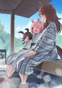3girls =_= absurdres animal_ears blue_sash blue_sky blush_stickers brown_hair cloud commentary freely2327 hair_over_one_eye hands_on_lap haru_urara_(umamusume) highres horse_ears horse_girl japanese_clothes kimono king_halo_(umamusume) long_hair long_sidelocks medium_hair multiple_girls onsen open_mouth outdoors pink_hair print_kimono relaxing rice_shower_(umamusume) sash sidelocks sitting sky smile soaking_feet steam swept_bangs symbol-only_commentary tree umamusume yukata