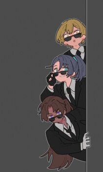 3boys black_hair black_jacket black_necktie blonde_hair brown_hair closed_mouth collared_shirt full-stop_office_(identity)_(project_moon) grey_background grin heathcliff_(project_moon) highres hong_lu_(project_moon) jacket lapels limbus_company long_hair multiple_boys necktie notched_lapels open_mouth parted_bangs peeking ponytail project_moon purple_eyes shirt sijo_nm simple_background sinclair_(project_moon) smile spy sunglasses very_long_hair white_shirt yellow_eyes