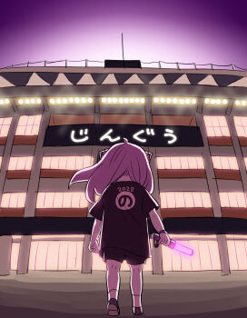 1girl 2025 absurdres ahoge anya_(spy_x_family) black_shorts building endou_tatsuya from_behind full_body glowstick hairpods highres holding holding_glowstick medium_hair pink_hair purple_sky shirt shorts sky solo spy_x_family stadium t-shirt translated