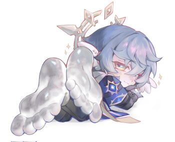 1boy alicevseliet artist_name blush closed_mouth corrupted_twitter_file dirty_soles earrings feet foot_focus gold_earrings hair_between_eyes halo halo_behind_head hand_on_own_cheek hand_on_own_face hashtag-only_commentary head_wings highres honkai:_star_rail honkai_(series) jewelry looking_at_viewer lying male_focus meme on_stomach piercing simple_background socks solo sonic_dirty_feet_(meme) sparkle spiked_halo sunday_(honkai:_star_rail) white_background white_socks white_wings wing_piercing wings yellow_eyes