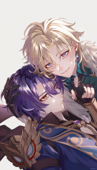 2boys ancient_greek_clothes aqua_shirt armor artist_name aventurine_(honkai:_star_rail) black_gloves black_shirt blonde_hair blue_eyes cleavage_cutout closed_mouth clothing_cutout collared_shirt commentary crossed_bangs dr._ratio_(honkai:_star_rail) earrings eyeshadow fingerless_gloves fur_trim gem gloves gold_ring greco-roman_clothes hair_between_eyes half_gloves hand_on_another&#039;s_head hand_up highres honkai:_star_rail honkai_(series) jewelry looking_at_viewer makeup male_focus multicolored_eyes multiple_boys neck_tattoo parted_bangs pauldrons purple_eyes purple_gemstone purple_hair red_eyes red_eyeshadow ring shirt short_hair shoulder_armor simple_background single_earring single_pauldron sleeveless sleeveless_shirt smile symbol-only_commentary tattoo twitter_username two-tone_eyes upper_body vambraces white_background yurugi_(yurugi_h)