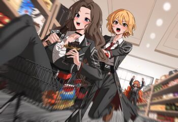 3girls angry blonde_hair blue_eyes brown_hair commentary_request don_quixote_(project_moon) eating highres in_shopping_cart ishmael_(project_moon) korean_commentary limbus_company multiple_girls orange_hair project_moon roan_green rodion_(project_moon) running shopping_cart yellow_eyes