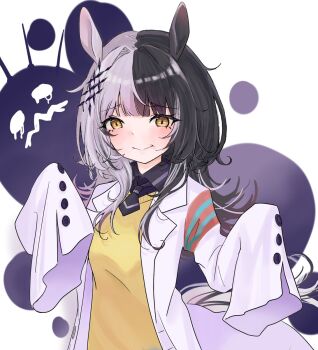 agnes_tachyon_(tach-nology)_(umamusume) agnes_tachyon_(umamusume) agnes_tachyon_(umamusume)_(cosplay) animal_ears black_choker bow chemical_structure choker cosplay ear_bow ear_ornament flower grey_hair highres hololive hololive_english horn_flower horse_ears horse_girl horse_tail kemonomimi_mode lab_coat multicolored_hair shiori_novella split-color_hair sweater tail umamusume virtual_youtuber wolf_cut yellow_eyes yellow_sweater