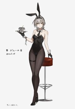 1girl animal_ears bar_stool bare_shoulders black_gloves black_leotard black_pantyhose black_shoes breasts closed_mouth collarbone commentary_request covered_navel detached_collar fake_animal_ears full_body gloves grey_hair hand_up high_heels highres holding holding_tray honkai:_star_rail honkai_(series) leotard looking_at_viewer medium_breasts necktie o2_(nao2_09) pantyhose playboy_bunny ponytail red_necktie shoes short_necktie simple_background solo standing stelle_(honkai:_star_rail) stool strapless strapless_leotard trailblazer_(honkai:_star_rail) tray twitter_username white_background wrist_cuffs yellow_eyes