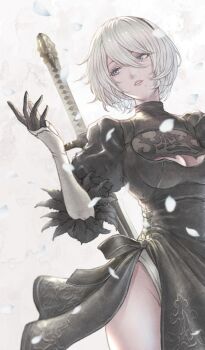 1girl 2b_(nier:automata) black_dress black_gloves black_hairband blue_eyes breasts cleavage_cutout clothing_cutout commentary cowboy_shot dress falling_petals gloves gradient_background hair_between_eyes hairband hand_up highres leotard lips medium_breasts mole mole_under_mouth nier:automata nier_(series) open_hand parted_lips petals puffy_sleeves short_hair solo sword thighs tomozoo83 turtleneck turtleneck_dress weapon white_hair white_leotard white_petals