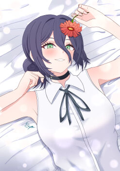 1girl absurdres black_choker black_ribbon chainsaw_man choker collared_shirt flower green_eyes hair_between_eyes hair_bun highres holding holding_flower looking_at_viewer lying neck_ribbon on_back purple_hair red_flower reze_(chainsaw_man) ribbon shirt sleeveless sleeveless_shirt solo syun_(szr121_bmts) white_shirt